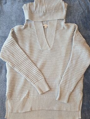 GAP Gray Ribbed V-Neck Hooded Sweater